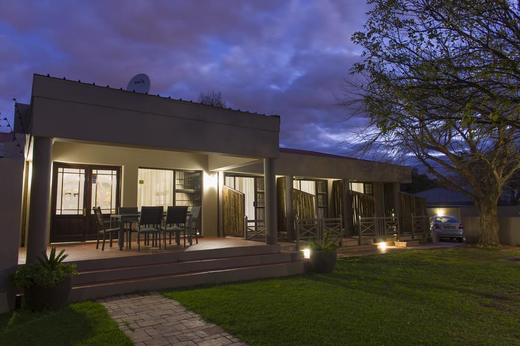 The Suburban Guest House 布隆方丹 外观 照片