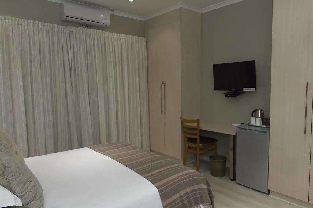 The Suburban Guest House 布隆方丹 外观 照片